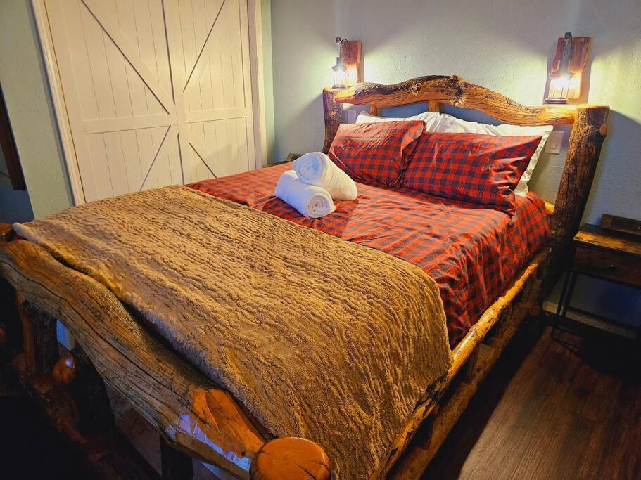 Private Cabin- Breakfast - Double Tub - 75In Tv - Sup - Washer Dryer - Bbq West Point Exteriér fotografie