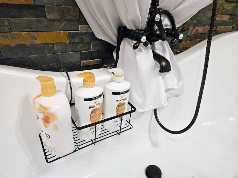 Private Cabin- Breakfast - Double Tub - 75In Tv - Sup - Washer Dryer - Bbq West Point Exteriér fotografie