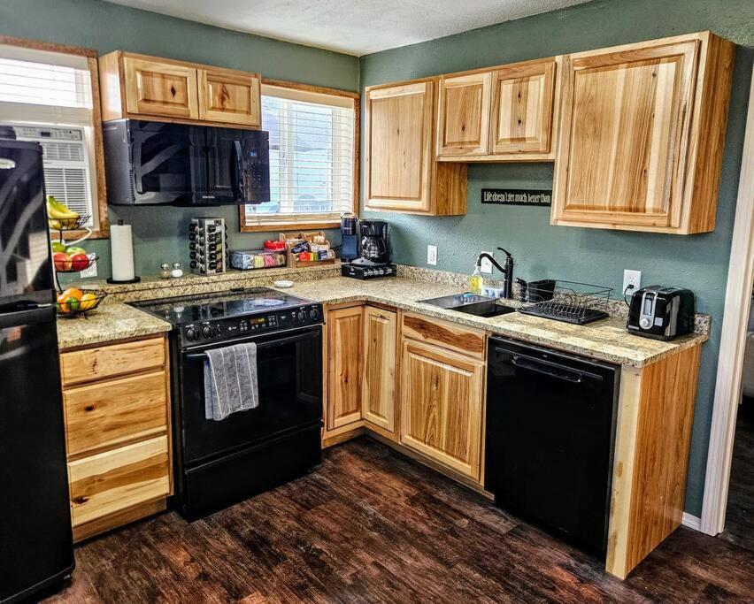 Private Cabin- Breakfast - Double Tub - 75In Tv - Sup - Washer Dryer - Bbq West Point Exteriér fotografie